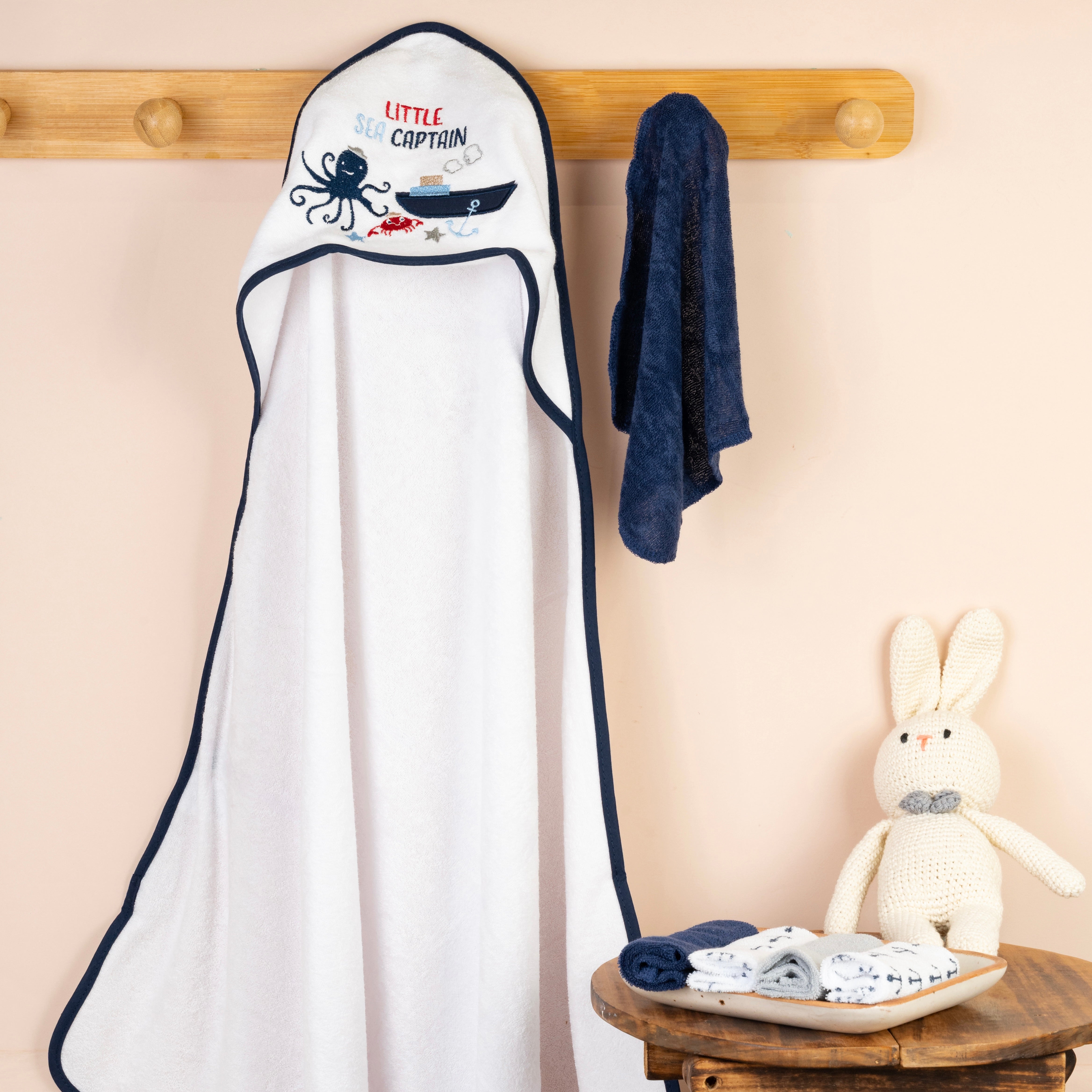 Caption Hooded towel